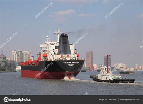 View of big ship – Stock Editorial Photo © YuryBirukov #139037094