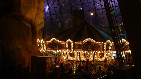 File:Circus Carousel ride at the Adventuredome.jpg - Wikimedia Commons