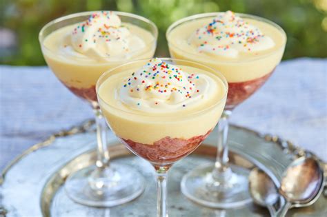 Traditional English Trifle Recipe (Sherry Trifle)