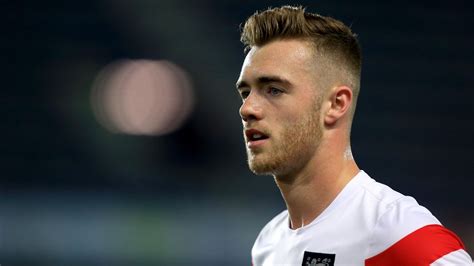 Arsenal hit with FA charge over Calum Chambers transfer - Eurosport