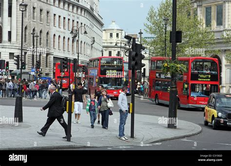 pedestrians and traffic around Trafalgar Square, London, England Stock ...