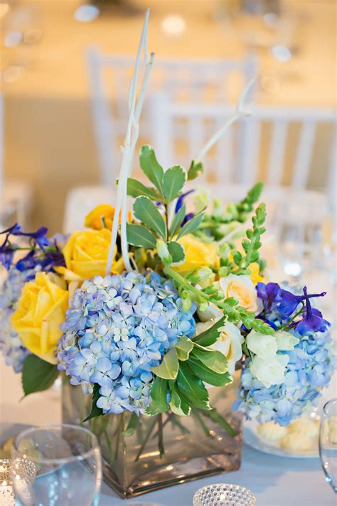 20+ Yellow And White Flower Arrangements – HomeDecorish