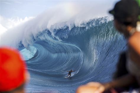 White Rhino... A big wave surfing documentary. - Carvemag.com