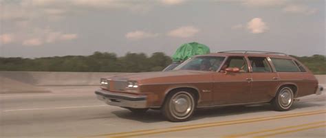 IMCDb.org: 1976 Oldsmobile Vista Cruiser in "Maximum Overdrive, 1986"