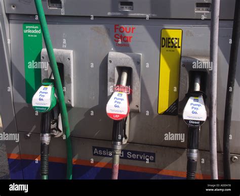 Four star star petrol pump hi-res stock photography and images - Alamy