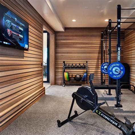 23 Gym Design Ideas for Your Home Exercise Room | Extra Space Storage | Sala de gimnasio en casa ...