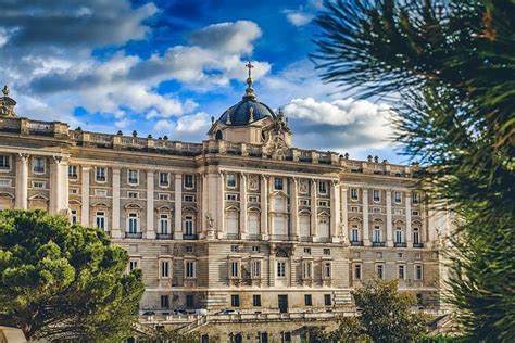 Private Madrid Walking Tour: Famous Royal Palace 2023