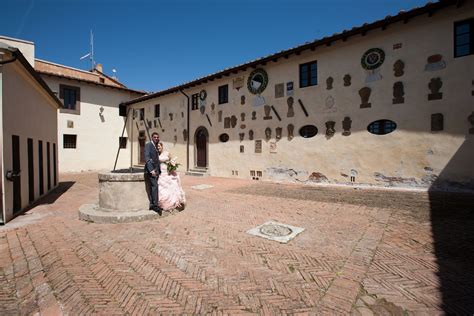 Castle Wedding Tuscany | Medieval castle wedding in Tuscany