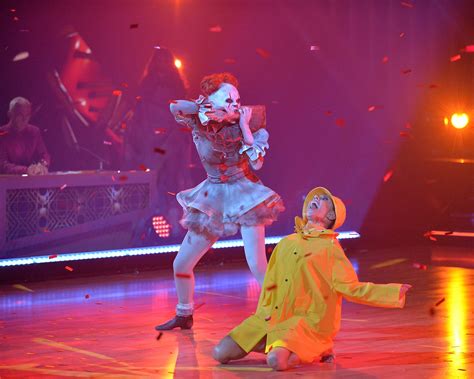 JoJo Siwa Spooks and Serves as Pennywise on ‘Dancing With the Stars ...