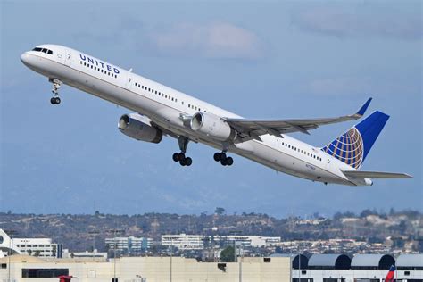 United Schedules Close To Record Breaking 757-300 Flights In March