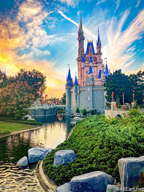 16 Stunning Disney World Wallpapers to Bring a Little Magic to Your ...