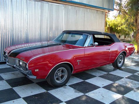 1968 OLDSMOBILE CUTLASS CONVERTIBLE