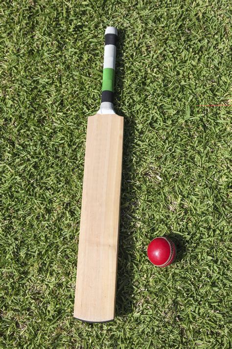 A Definitive List of Equipment Used in the Game of Cricket - Sports Aspire