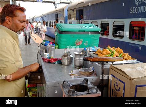 Train station food hi-res stock photography and images - Alamy