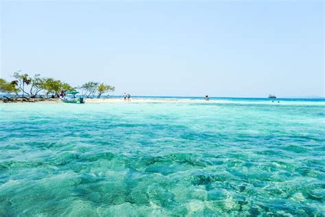 Top 10 Best Roatan, Honduras Beaches You Need To Experience