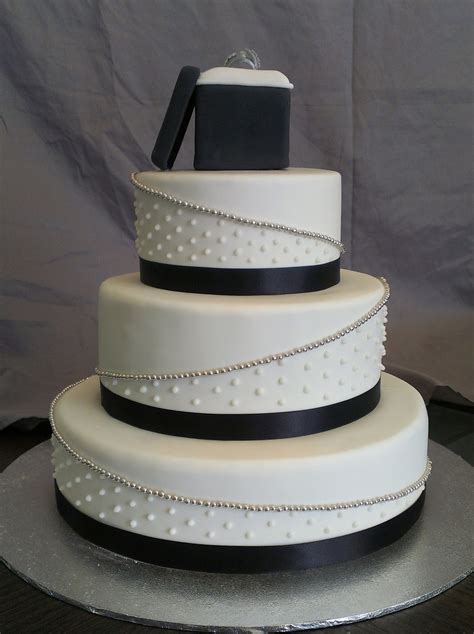 Engagement Ring Box - CakeCentral.com