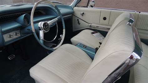 the interior of an old car is clean and ready to be used