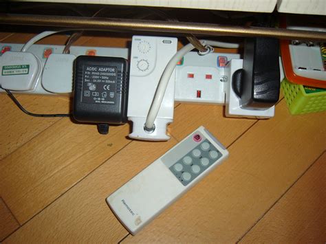 遙控萬能蘇 | 1 remote 遙控 4 個 萬能蘇 開闢 ; 1個 遙控萬能蘇 再插 電Tall 板 遙控 一組電器… | Flickr