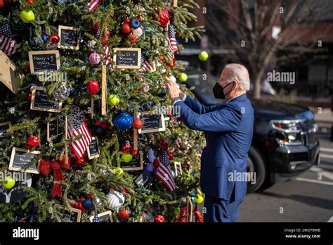 Reportage: President Joe Biden and First Lady Jill Biden visit a ...