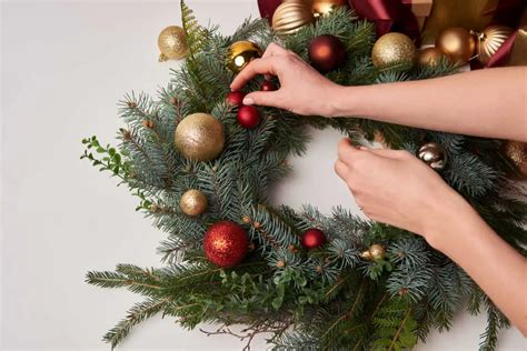 How To Get Rid Of Christmas Tree Mold On Christmas Trees & Wreaths To Avoid Christmas Tree ...