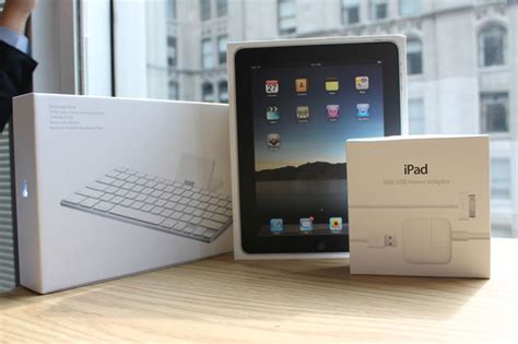 iPad Unboxing Pictures and Video, First Impressions | The iPad Guide