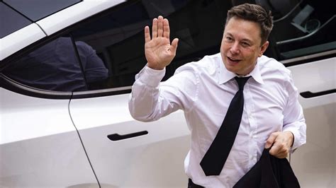 Elon Musk responds to inputs from famous YouTuber on new Tesla car