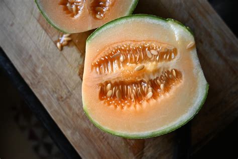 Top 8 Muskmelon Seeds Benefits [Just Don’t Throw it Out]