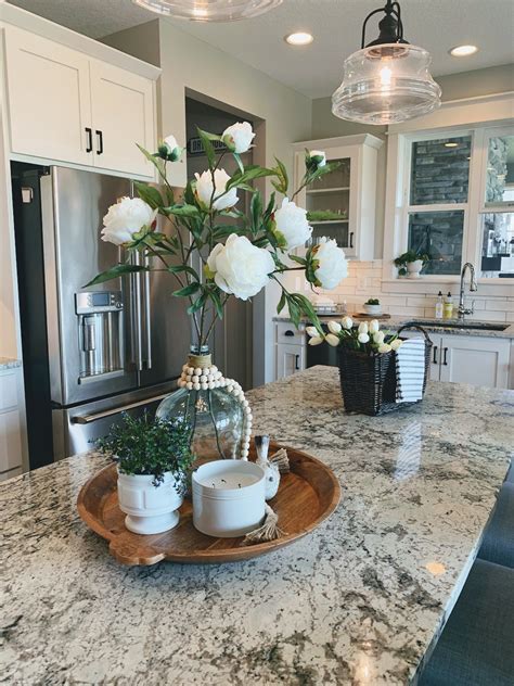 Simple Spring Kitchen Decor Ideas - The House on Silverado