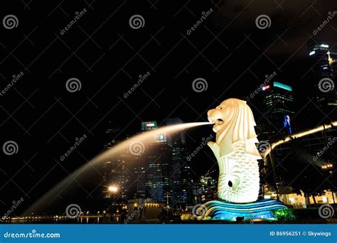 The Merlion Statue at Night Editorial Photo - Image of beautiful, attractions: 86956251