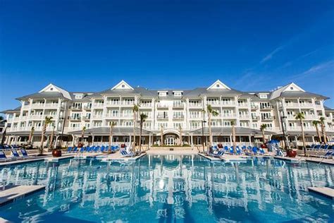 DO NOT BOOK THIS HOTEL - Review of The Beach Club at Charleston Harbor Resort & Marina, Mount ...