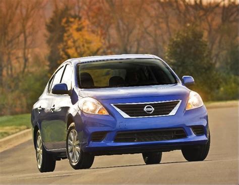 15 Cheapest Non-Hybrid Cars That Get 40 MPG Or Better: Nissan Versa ...