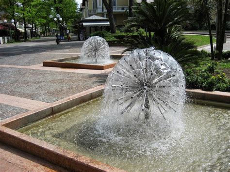 Large Pond Fountains | Fountain Design Ideas