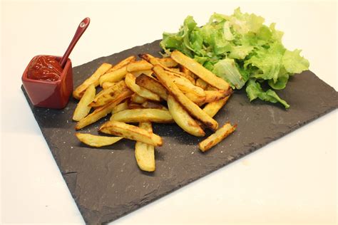 Frites au four, délicieuses et croustillantes - mesdelices.fr