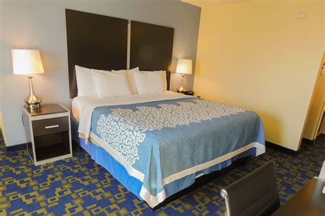 Days Inn & Suites by Wyndham Pocahontas | Pocahontas, AR Hotels