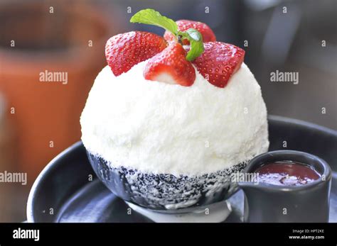 korean dessert, bingsu with strawberry Stock Photo - Alamy