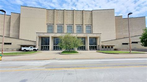 Memorial Coliseum renovation wins approval from trustees