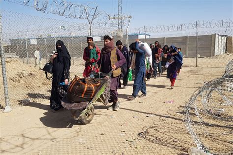 Famous Actor Among Afghan Refugees in Karachi