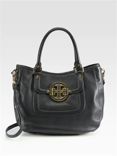 Tory burch Amanda Patent Classic Hobo Bag in Black | Lyst