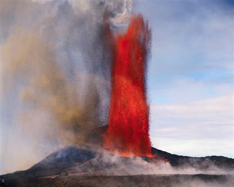 What Causes a Volcano to Erupt, and How Do Scientists Predict Eruptions ...