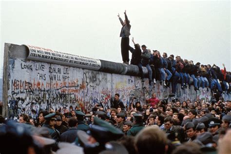 Here's How People Celebrated The Fall Of The Berlin Wall