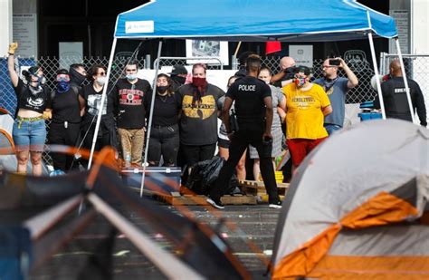 Memphis police arrested protesters encamped outside City Hall ...