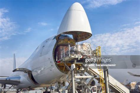 1,208 Cargo Aircraft Loading Stock Photos, High-Res Pictures, and Images - Getty Images