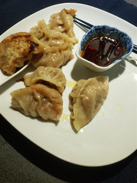 [homemade] Pork & beef dumplings, with lemongrass, chives, carrot, ginger, and garlic : r/food