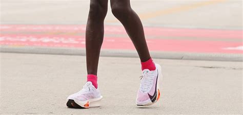 Kelvin Kiptum breaks the world record at the Chicago Marathon and brings Nike back into the ...