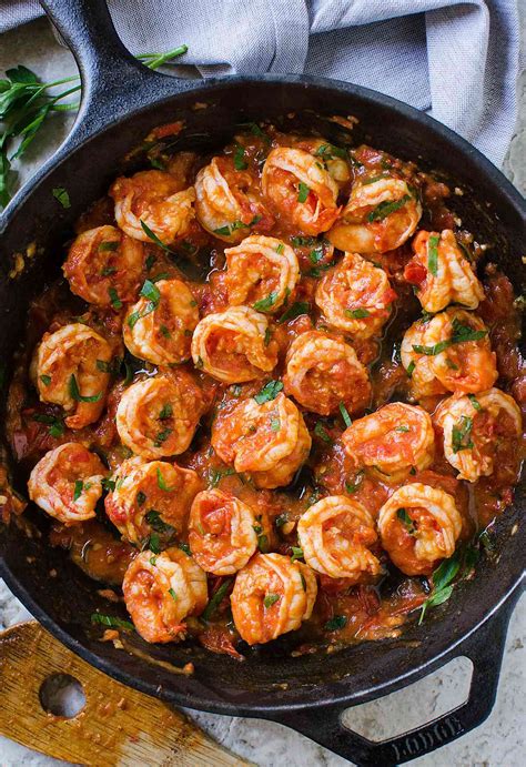 15-Minute Easy Garlic Shrimp In Tomato Sauce (Video)