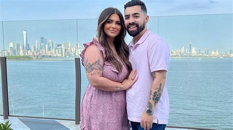 Long Island Medium Theresa Caputo's daughter Victoria, 27, shows off post-baby body just three ...