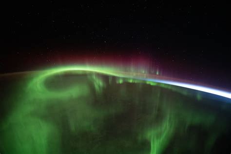 Astronauts capture stunning aurora from International Space Station | Space