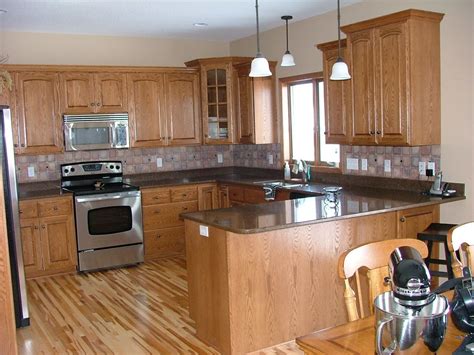 20 Stunning Kitchen Backsplash with Oak Cabinets - Home Decoration and ...