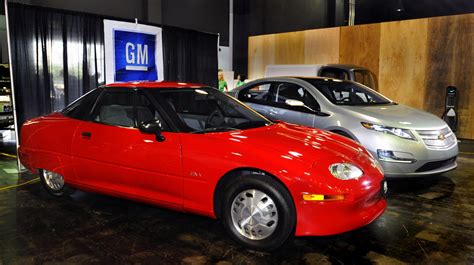 GM EV1, foreground, and Chevrolet Volt | The Detroit Bureau