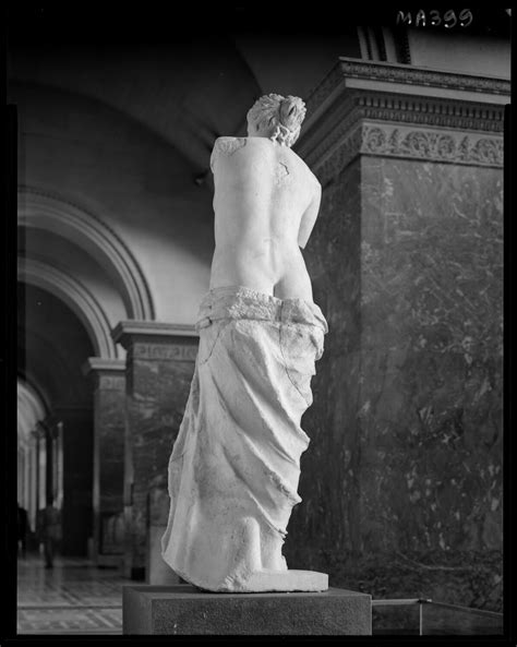 Louvre Sculpture Venus De Milo